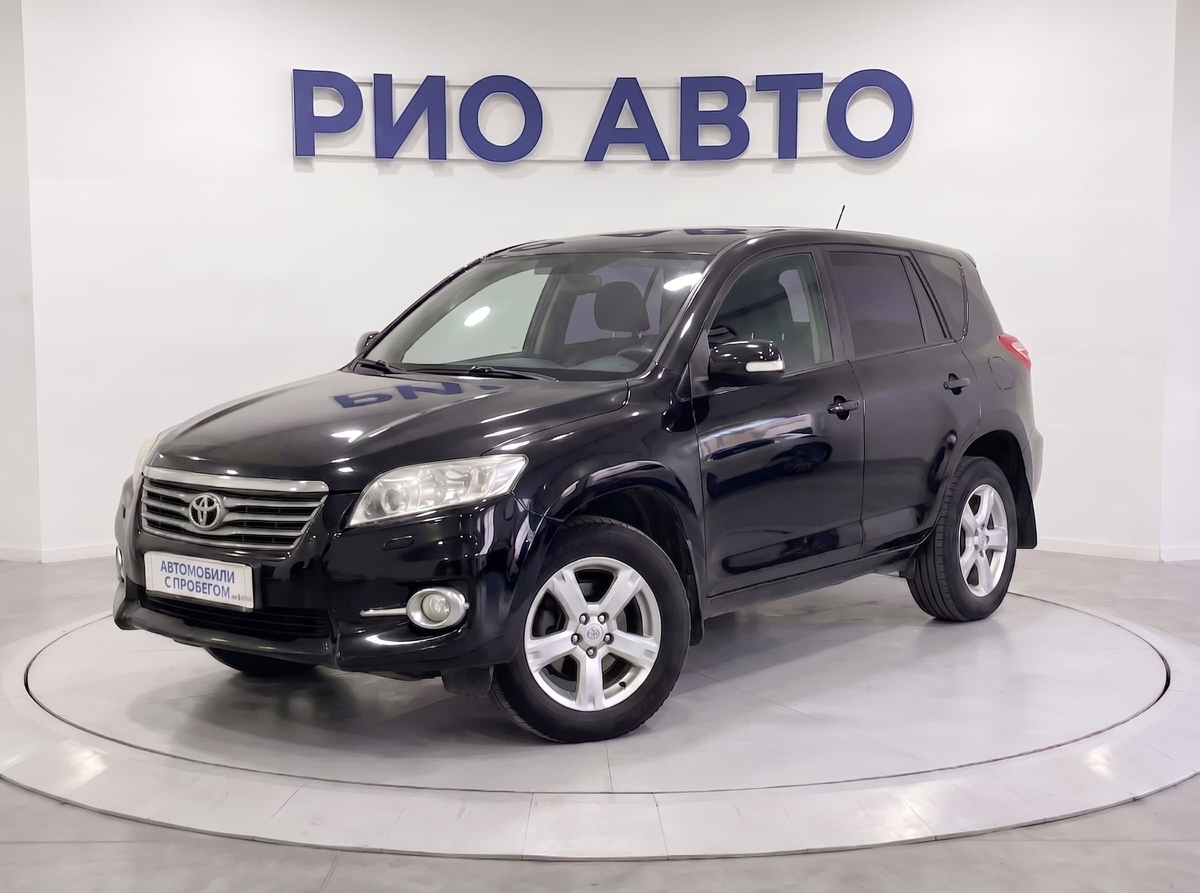 Toyota RAV4 — фото 1